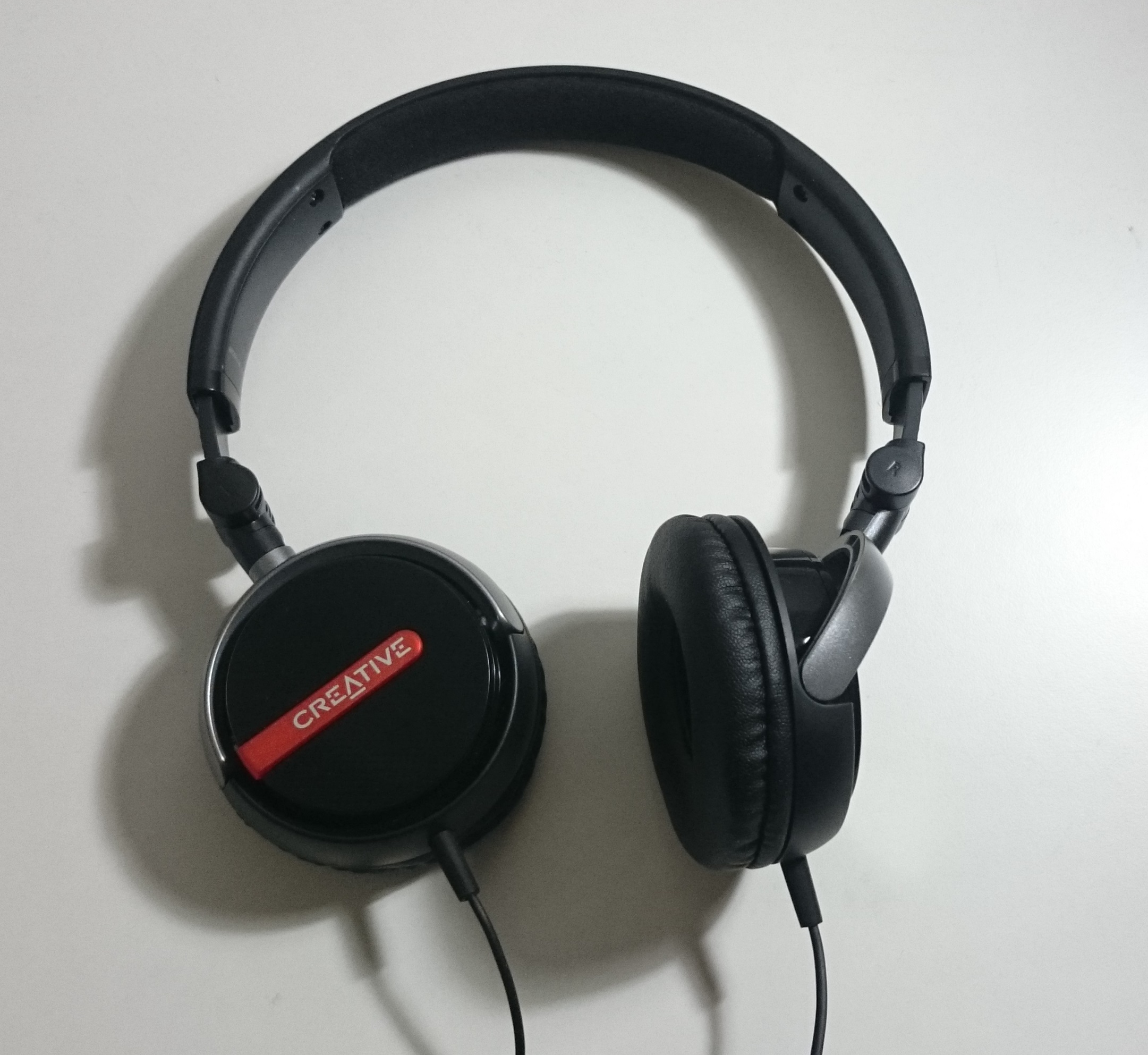 How To Connect Wired Headphones To TV? [2022] (Solved!)