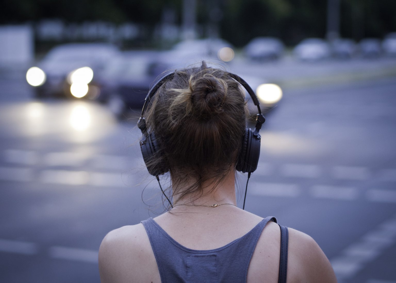 Why Do Headphones Hurt My Ears? (7 Serious Problems To Know)