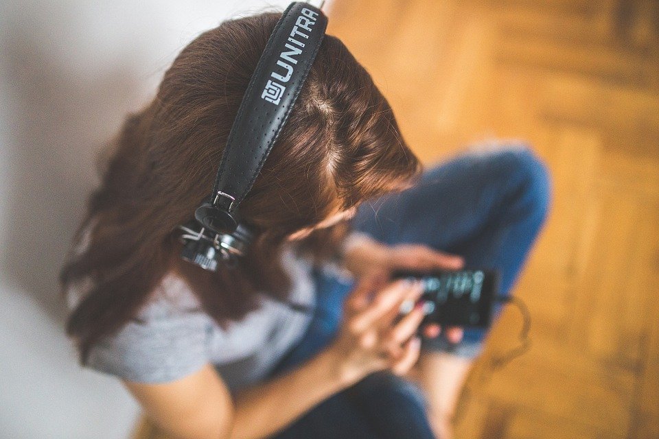 What Are The Best Songs To Test Headphones? (8 Songs You Should Try!)